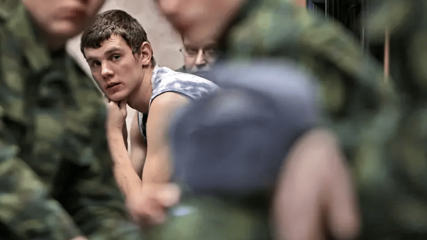 Військовий призи в рф - 19-річний хлопець вистрибнув з вікна військкомату