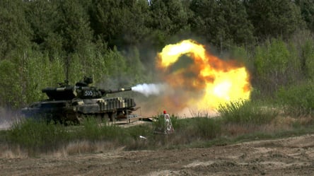 Наші захисники на Херсонщині підбили ворожий танк і захопили двох окупантів в полон - 285x160