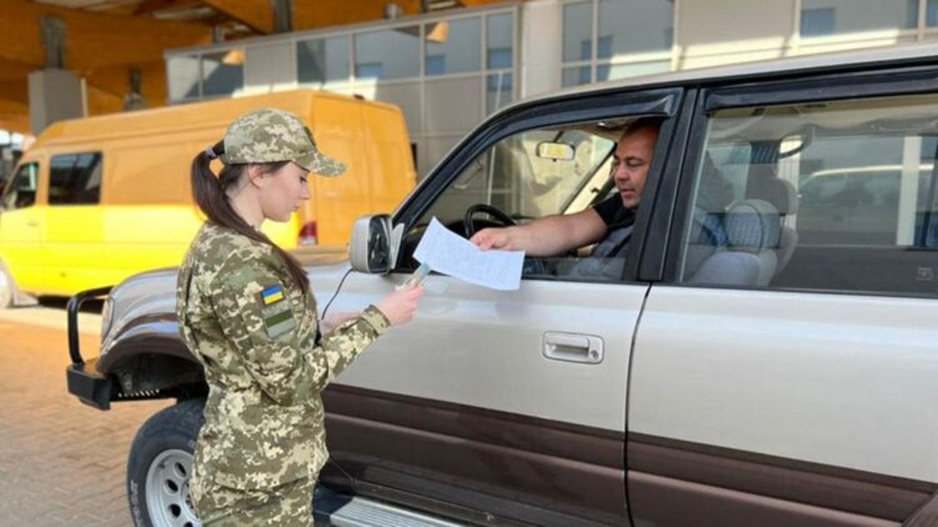 Выезд мужчин за границу Украины: в Госпогранслужбе дали разъяснение