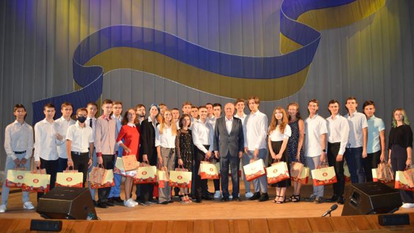 30 абитуриентов, которые сдали ВНО на 200, будут учиться в Харькове