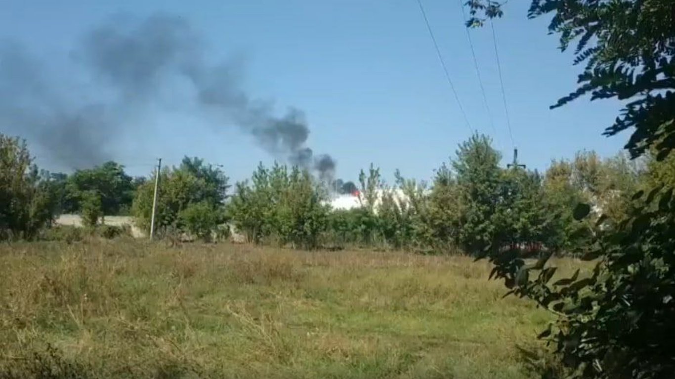Мощный взрыв произошел в оккупированном Донецке на нефтебазе - видео