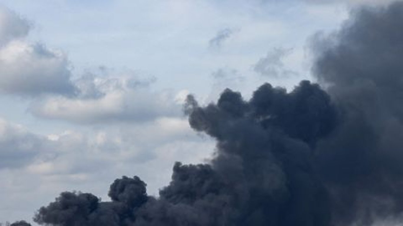 У Херсоні прогриміли потужні вибухи - деталі, фото