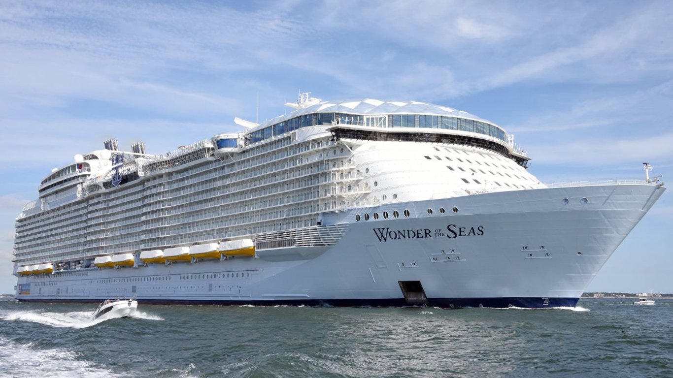 Как выглядит самый большой в мире круизный лайнер Wonder of Seas - подробности - фото