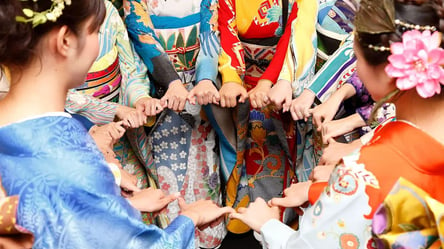 В Японии сшили кимоно в честь каждой страны-участницы Олимпиады: какое получила Украина. Фото - 285x160