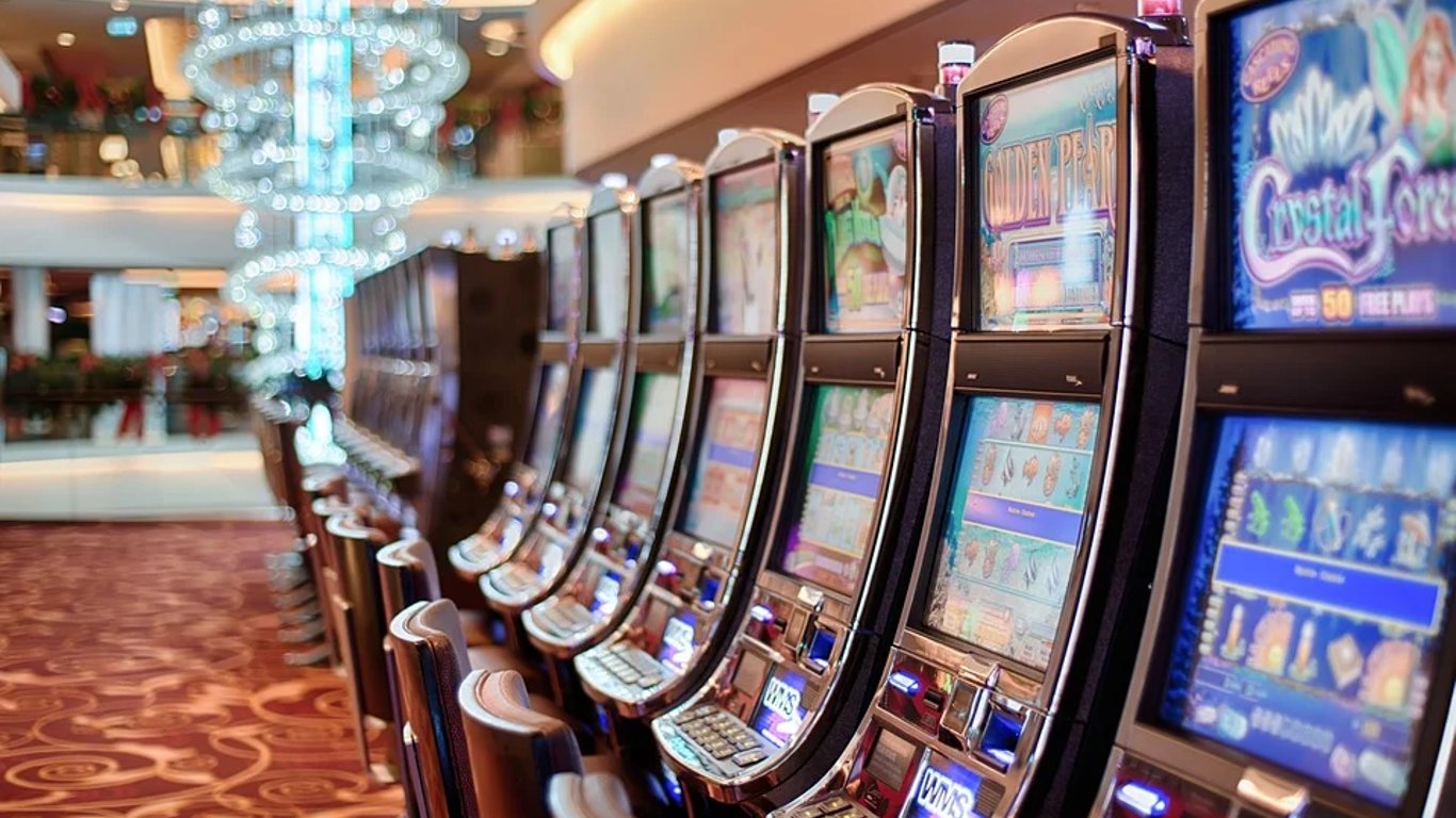 Ощадбанк получил разрешение на игровые автоматы - банк открещивается