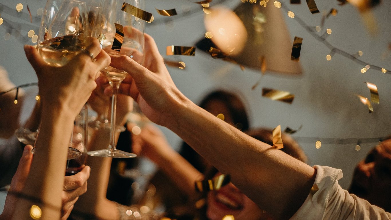 Новий рік без шампанського? Чи вистачить святкових напоїв українцям