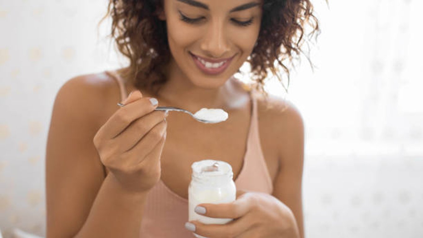 Жирный йогурт полезнее для организма - диетологи объяснили почему