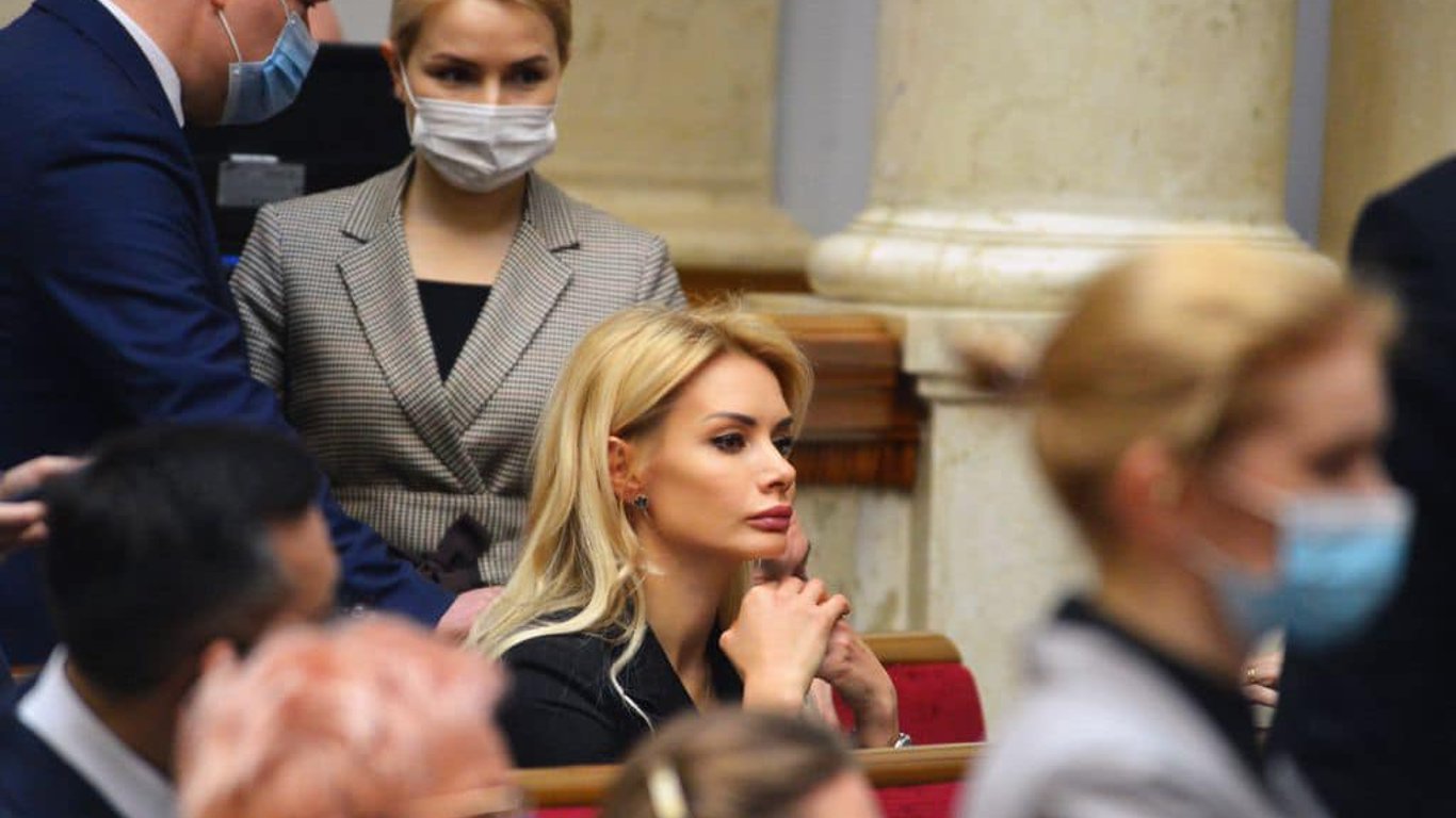 Ирина Аллахвердиева - депутат получила в подарок более 14 миллионов