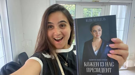 "Почему бы коллеге не почитать": Мендель отправила пресс-секретарю Путина свою книгу с автографом. Видео - 285x160