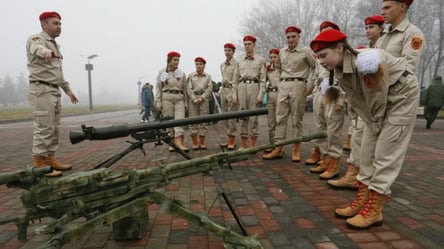 Дітей на гарматне м'ясо: в росії поширюють молодіжний рух "Юнармія" - 285x160