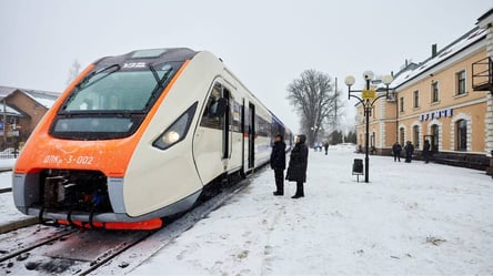 На свята Укрзалізниця відновила поїзд до Буковеля - 285x160