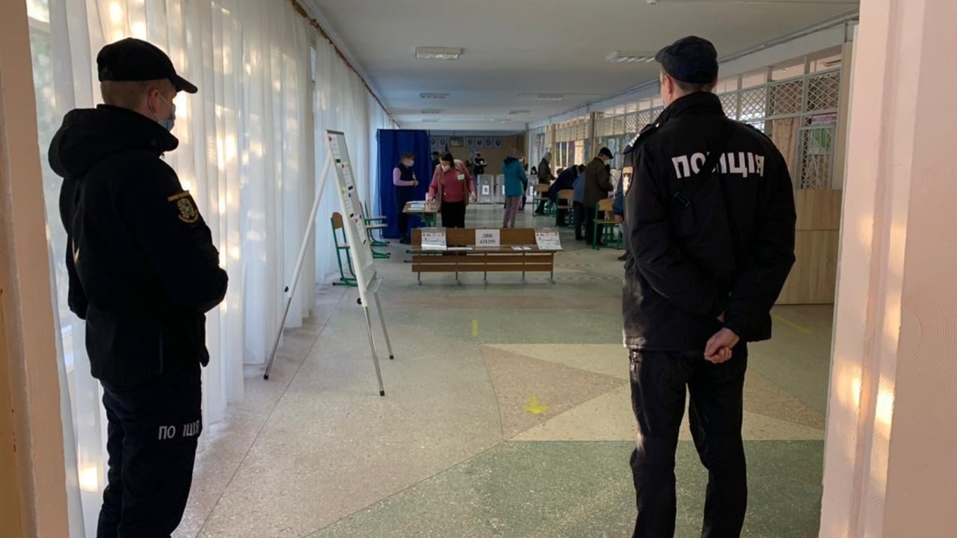 У Харкові ведуть підрахунок голосів виборців, які проголосували під час виборів мера міста