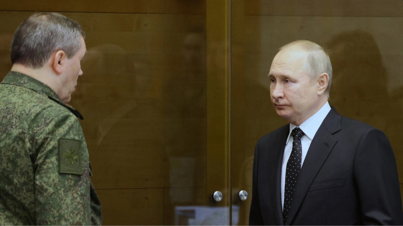 Путин пытается перекинуть свою ответственность за войну на военное командование