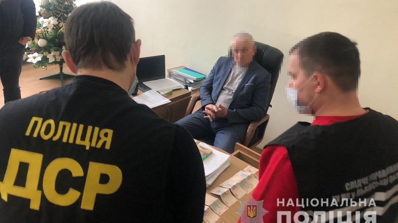 У Львові затримали посадовця-корупціонера одного з навчальних закладів - фото