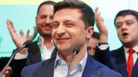 "Украина получает исторический шанс": Зеленский отреагировал на принятие закона об олигархах - 285x160
