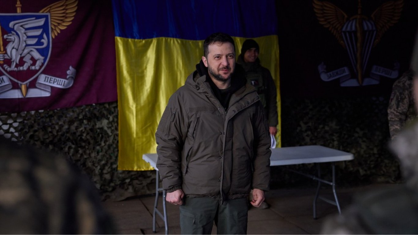 Зеленский в Донецкой области поздравил военных с Днем ВСУ