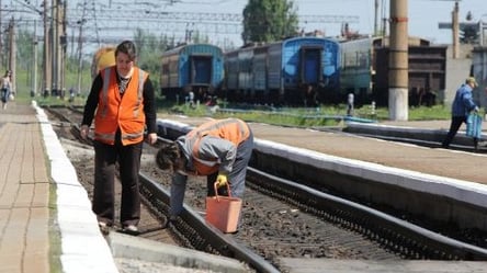 Работники Укрзализныци получили поезд для проживания и питания во время работы (фото) - 285x160