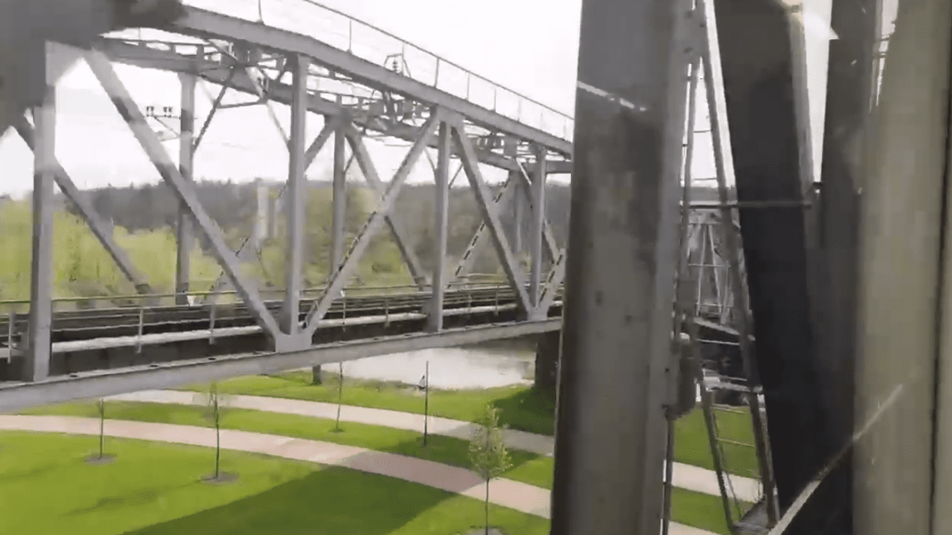 В Ірпені відновили знищений окупантами залізничний міст