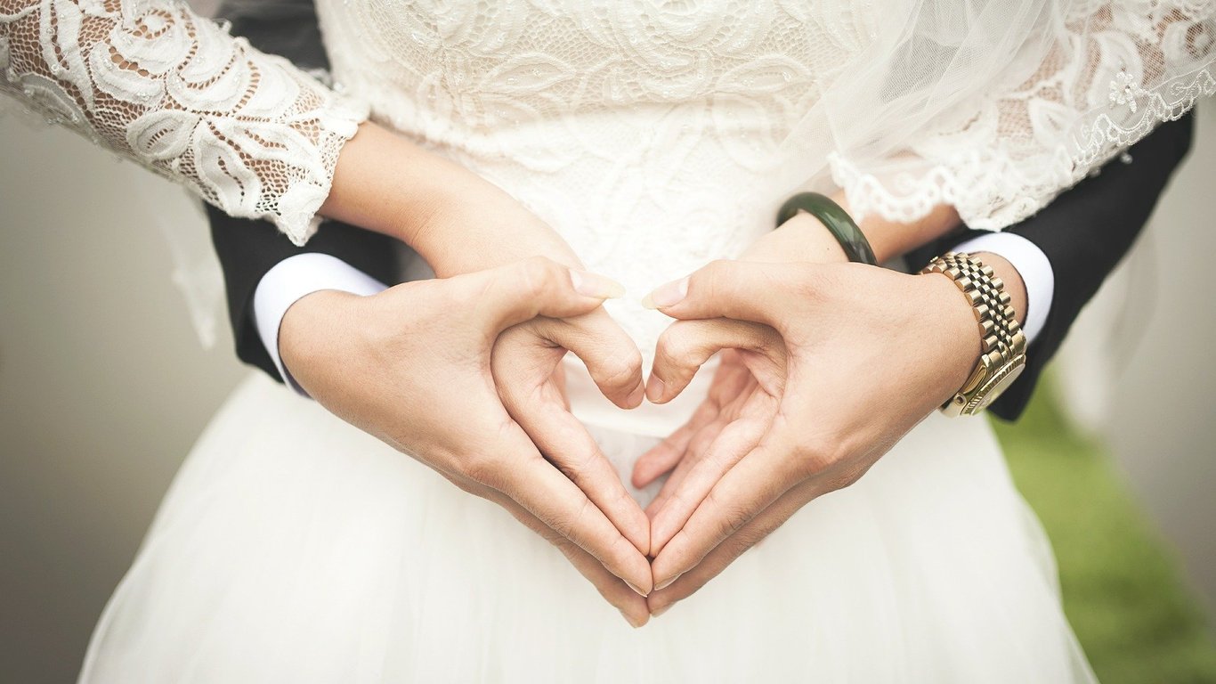 Кому в Україні заборонено одружуватися: пояснення Мін’юсту