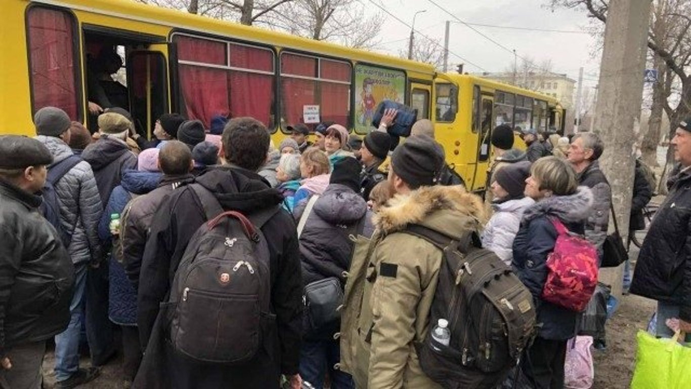 Тягнути нікуди: мешканцям Луганщини рекомендують терміново евакуюватися