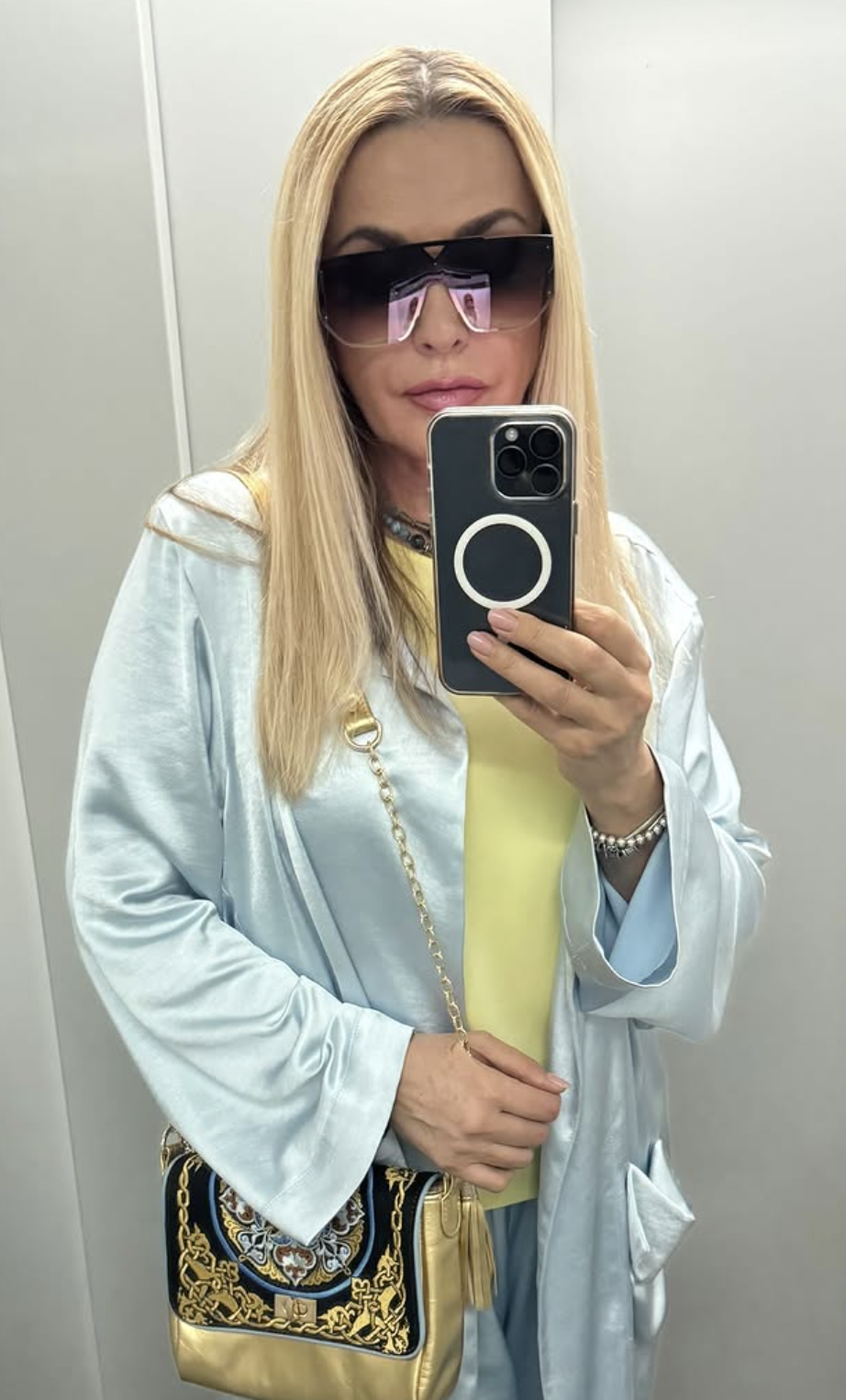 Сумська полюбляє об'ємні окуляри