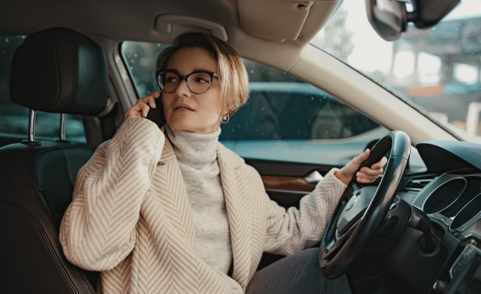 Жінці за кермом варто бути обережним