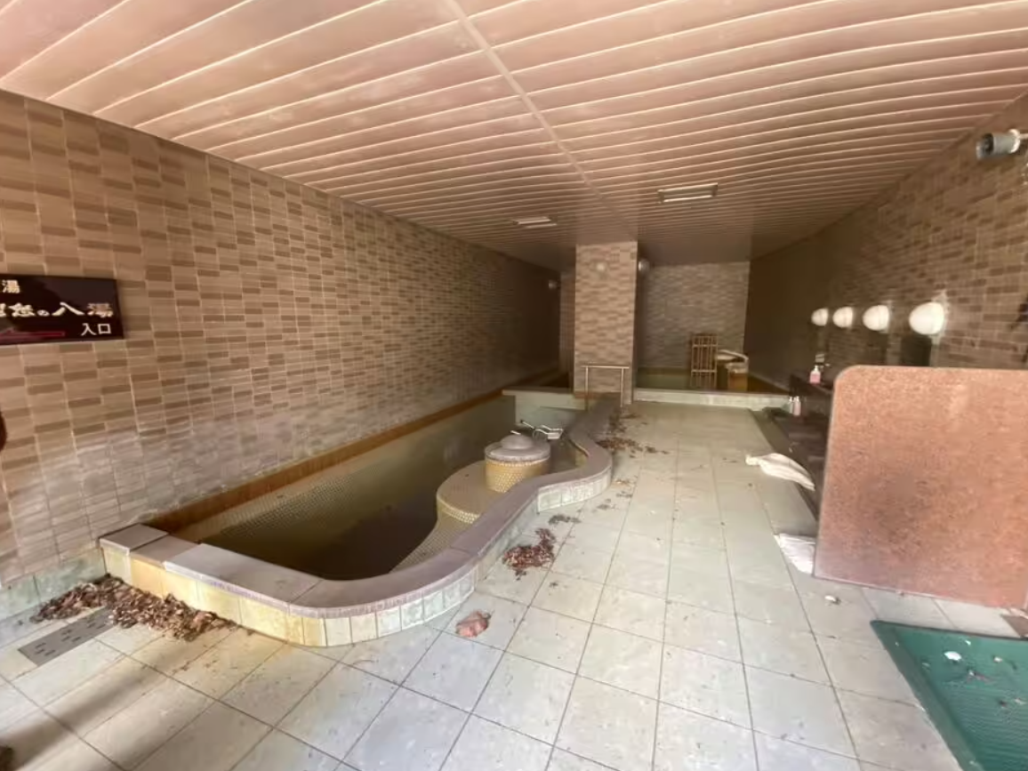 Закинутий готель в Японії