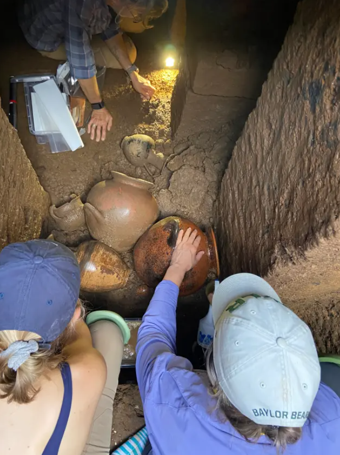  В Італії розкопали гробницю