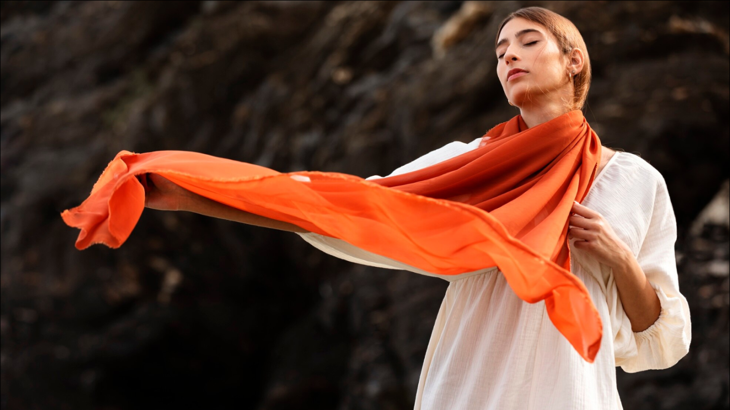 Silk scarf trend — from vintage hair wrap to chic top - 285x160