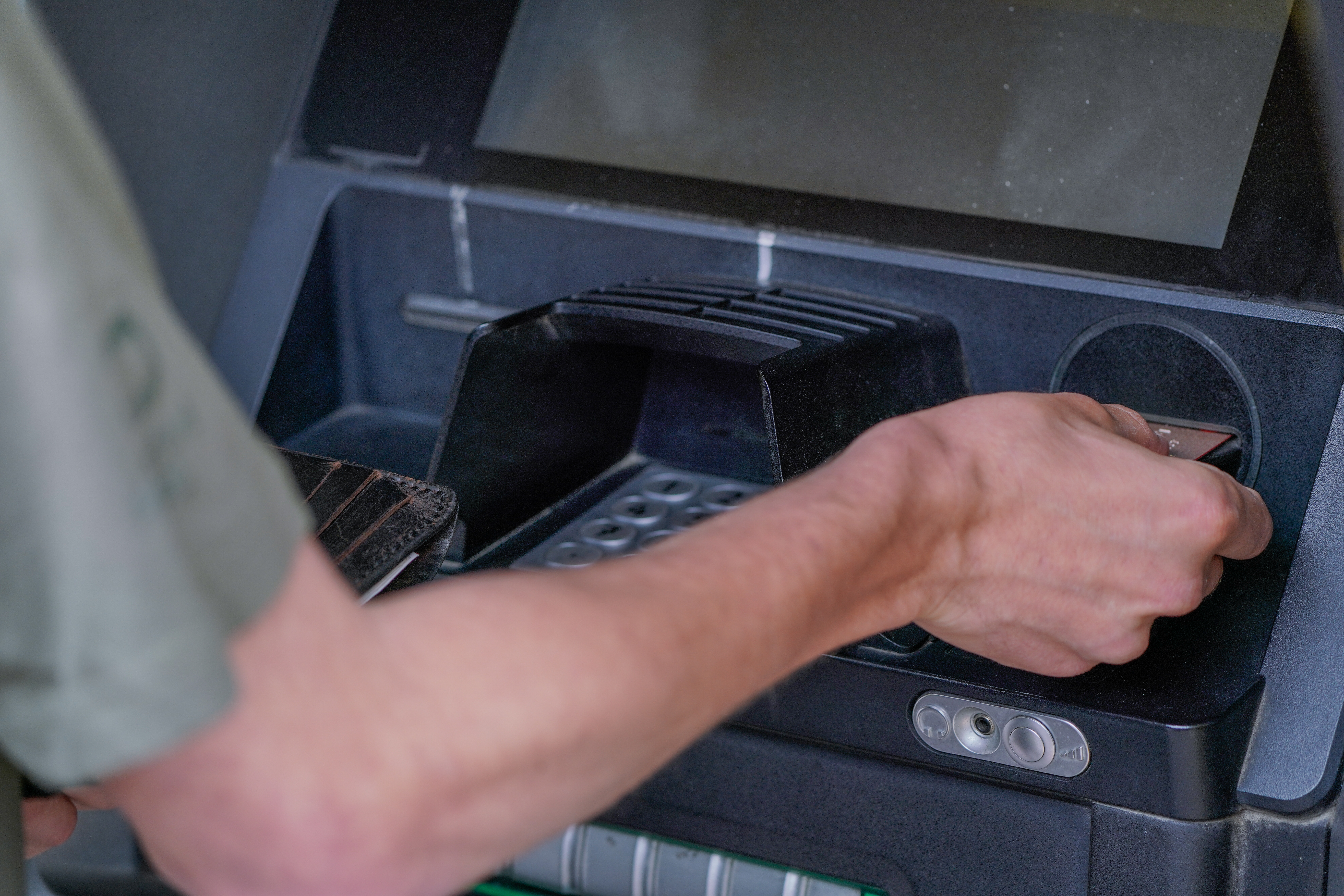 Кешбек у ПриватБанку: яку вигоду отримує банк, повертаючи гроші клієнтам - 285x160