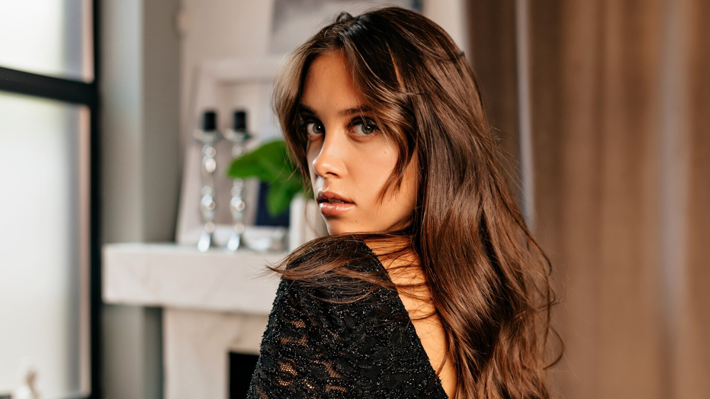 The 2000s hair trend Chanel brought back in 2025 - 285x160