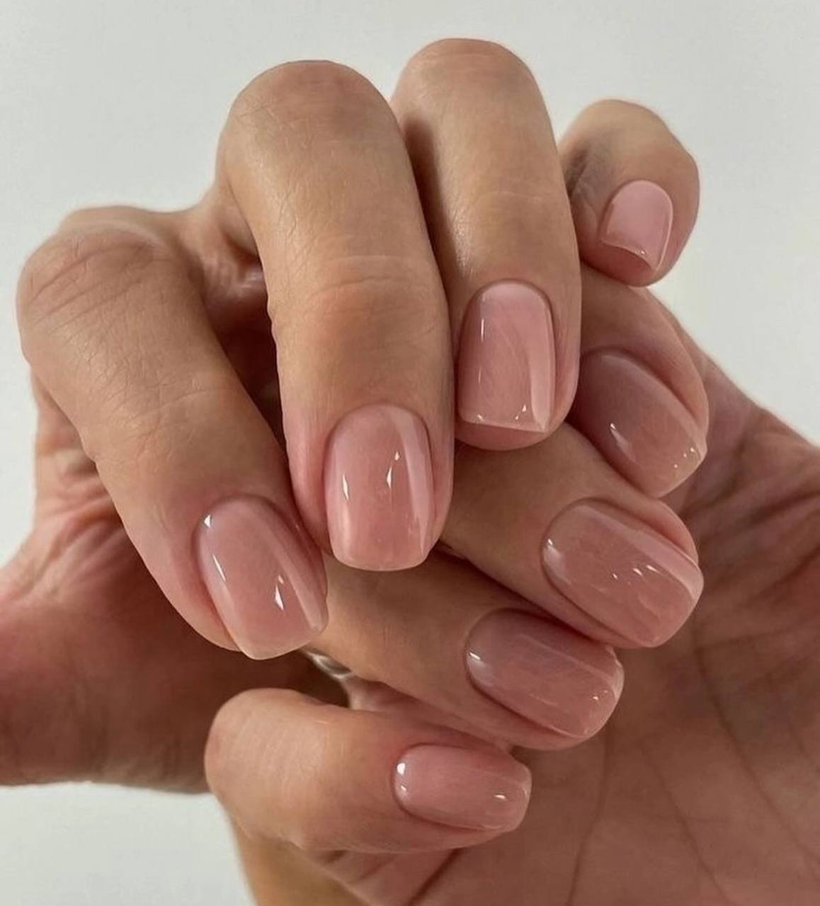 Нюдовий манікюр набирає все більшої популярності
